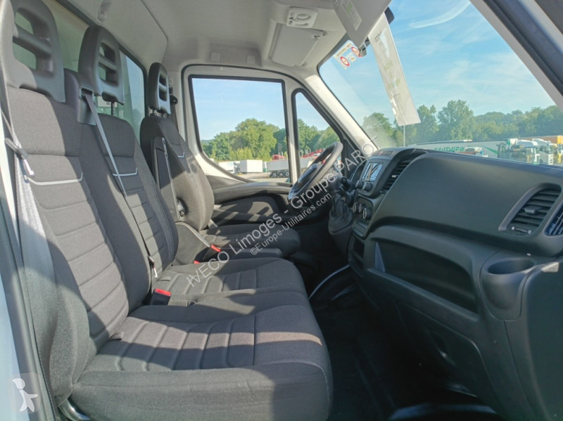Véhicule utilitaire Iveco 35C16H empattement...