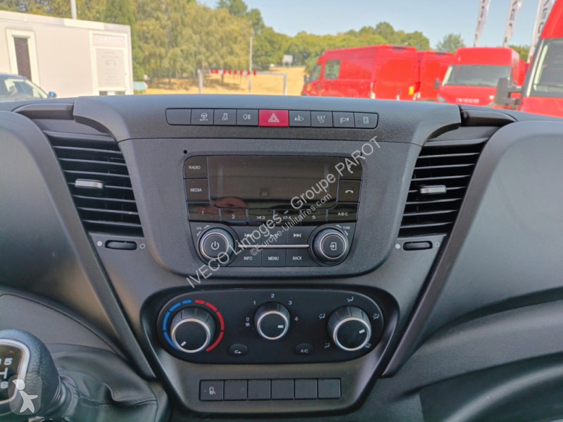 Véhicule utilitaire Iveco 35C16H empattement...