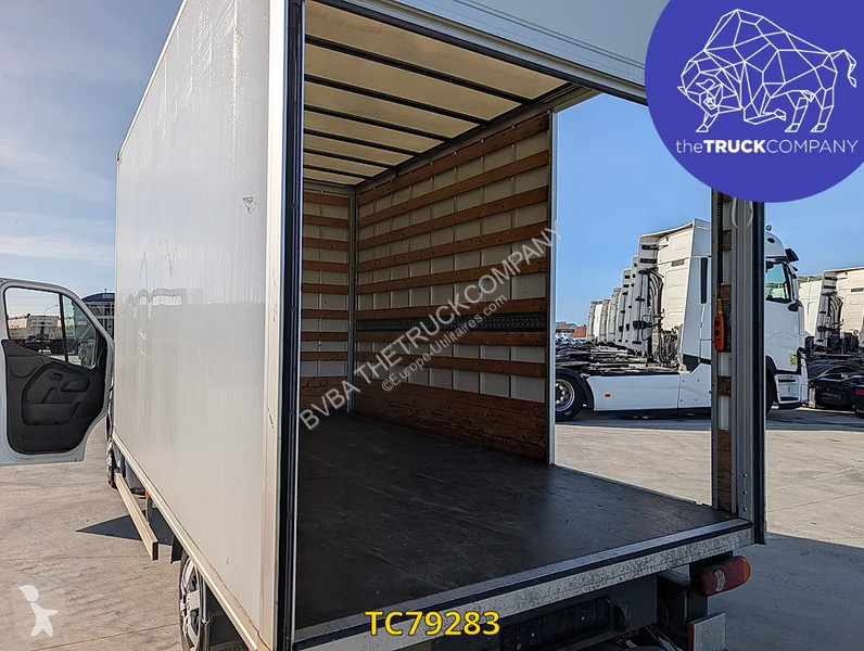 Véhicule utilitaire Renault 2.3 DCI KOFFER MET...
