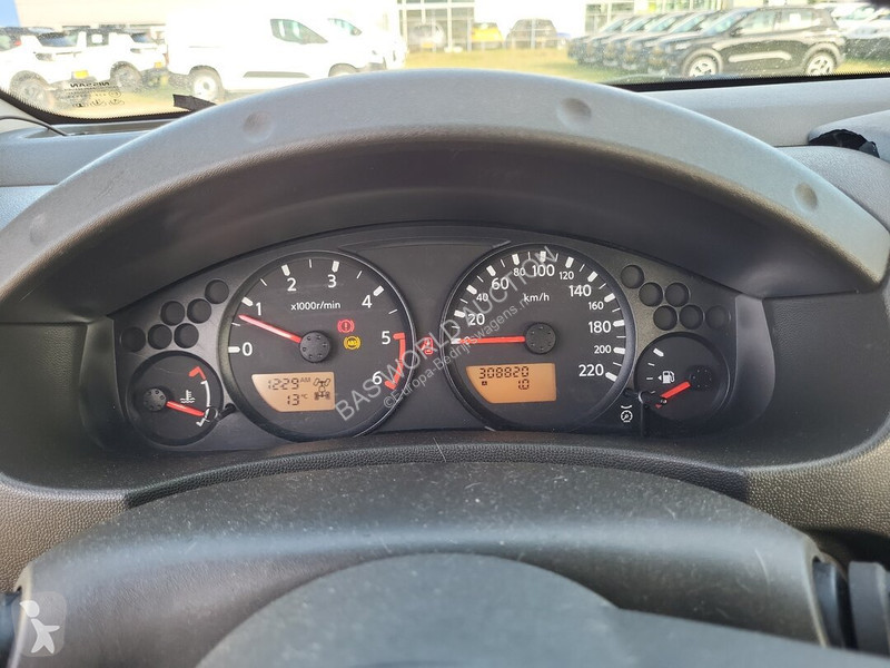 Véhicule utilitaire Nissan 171pk
