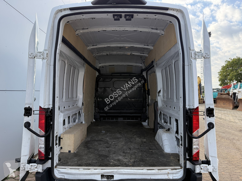Véhicule utilitaire Ford e 68kWh 184PK E-