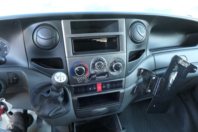 Véhicule utilitaire Iveco Daily 35 S11 C30C...