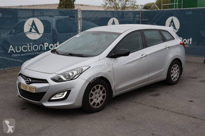 Hyundai i30 van