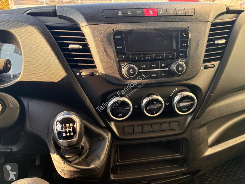 Furgoneta Iveco 35C16 H 3.0 con puertas traseras