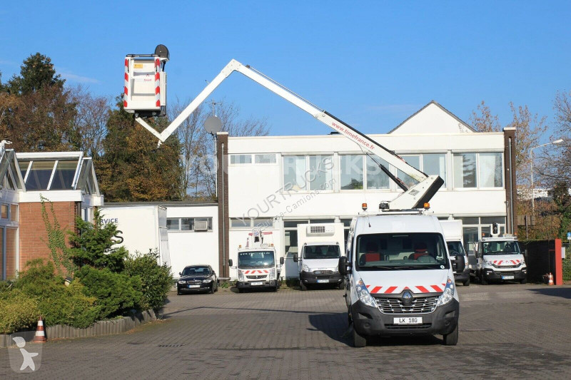 Véhicule utilitaire Renault 125 dci Versalift...