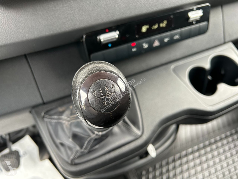 Autoutilitară Mercedes III 214 FWD