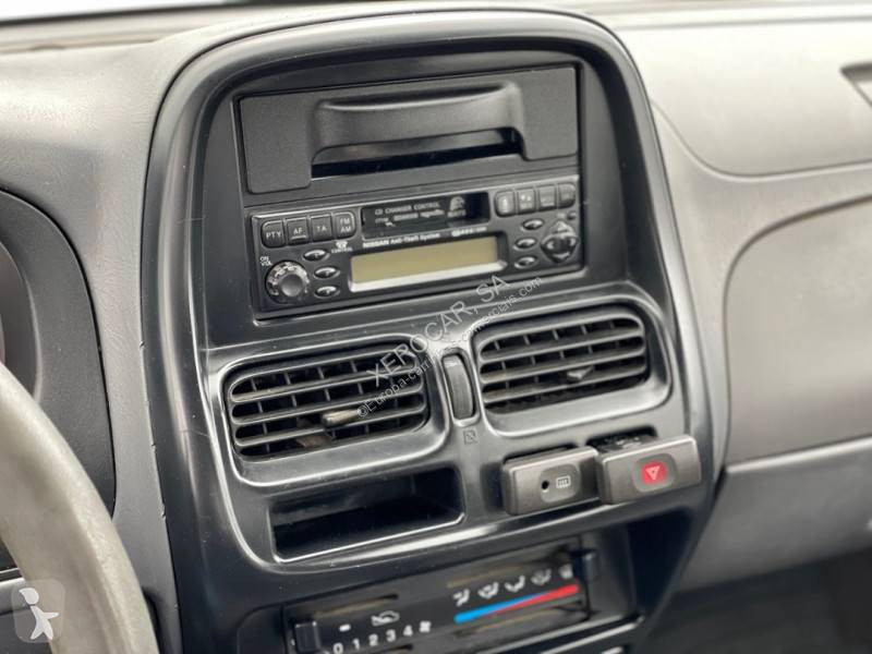 Véhicule utilitaire Nissan 2.5 DI