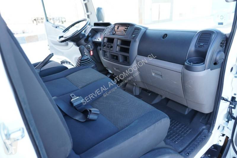 Samochód dostawczy Nissan