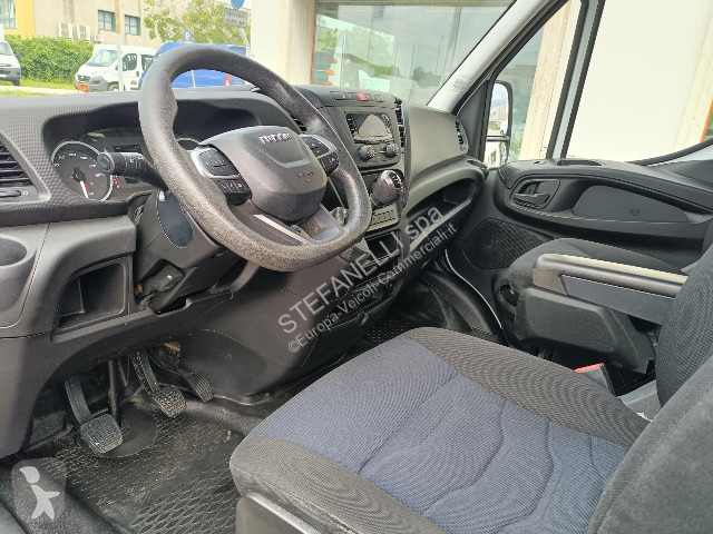 Véhicule utilitaire Iveco DAILY 35C14 D...