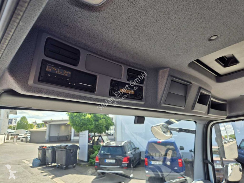 Furgoneta Mercedes 818 L Fahrgestell, 2 Stück...