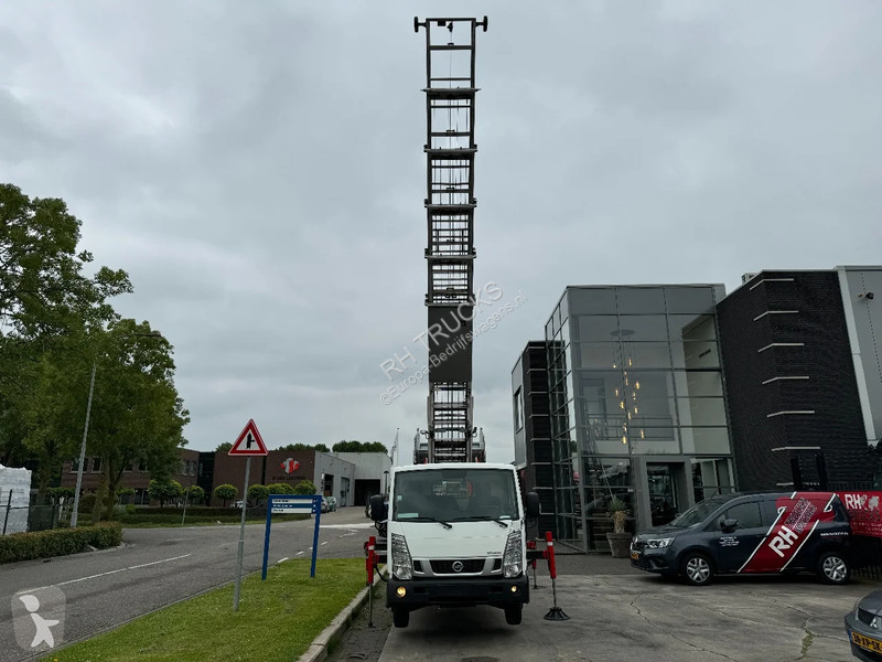 Véhicule utilitaire Nissan UNIT CABSTAR 35.13...