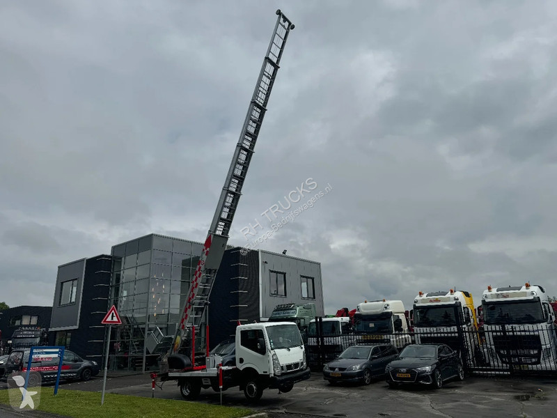 Véhicule utilitaire Nissan UNIT CABSTAR 35.13 +...