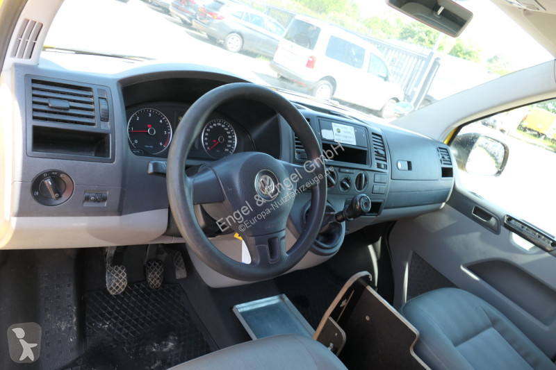 Véhicule utilitaire Volkswagen T5 Transporter...