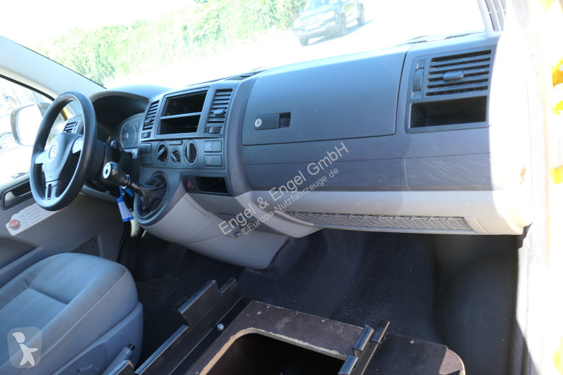 Véhicule utilitaire Volkswagen T5 Transporter...
