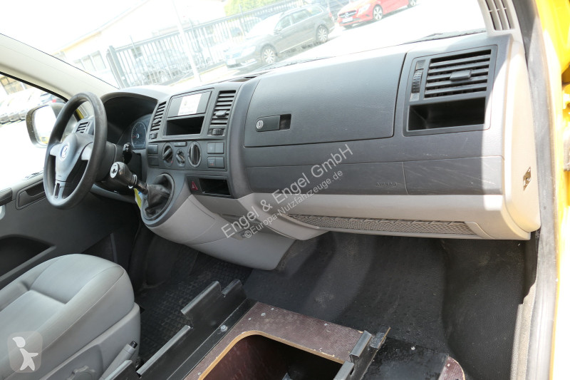 Лекотоварен автомобил Volkswagen T5 Transporter...