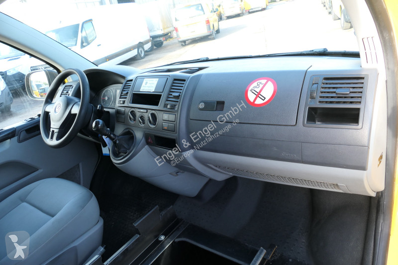 Лекотоварен автомобил Volkswagen T5 Transporter...