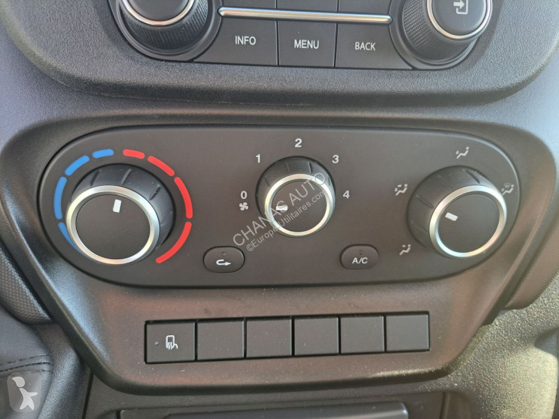 Autoutilitară Iveco 35C18 180CV 3L CAISSE...