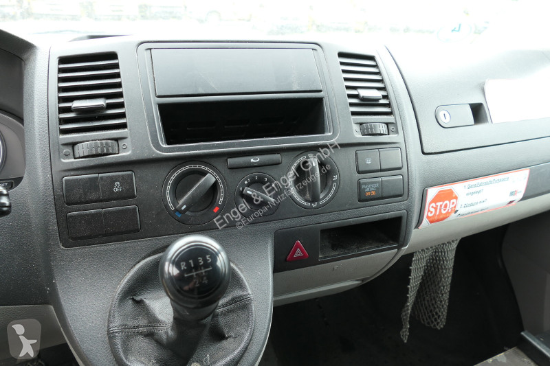 Лекотоварен автомобил Volkswagen T5 Transporter...