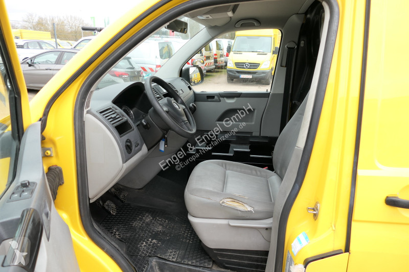 Véhicule utilitaire Volkswagen T5 Transporter...