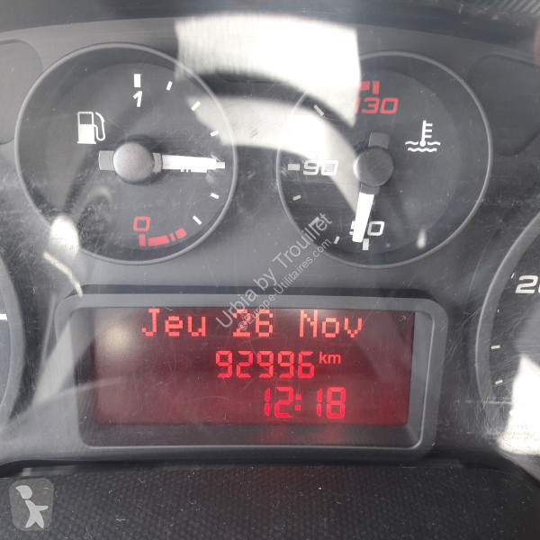 Véhicule utilitaire Iveco FRIGO OPTION HAYON -...