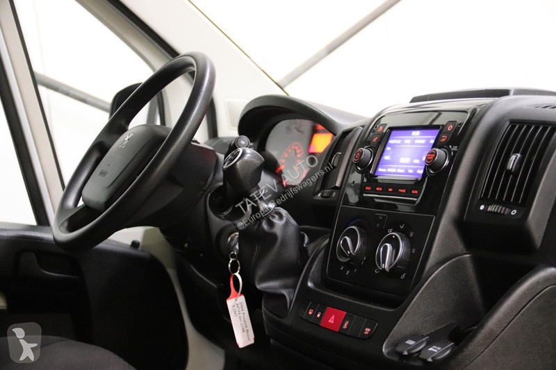 Autoutilitară Peugeot 2.2 140PK L2H2 EURO 6