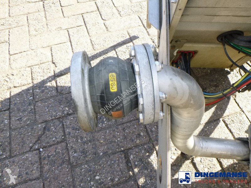 Veicolo commerciale  Fuel tank equipment...