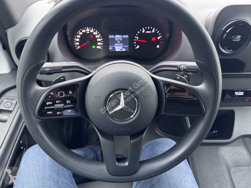 Véhicule utilitaire Mercedes 215 CDI DoKa 9G...