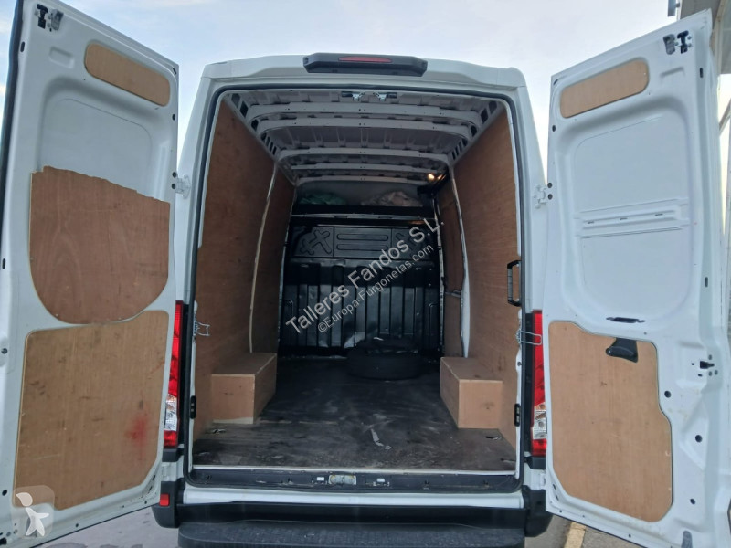 Autoutilitară Iveco  35S14 V 12m3