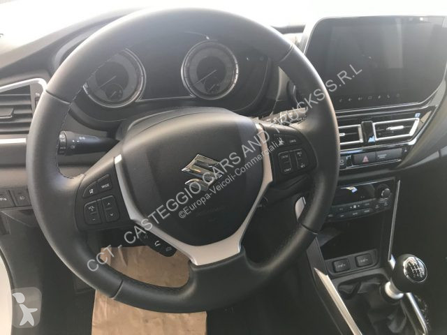 Véhicule utilitaire Suzuki S-CROSS 1.4 HYBRID...