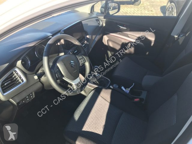 Véhicule utilitaire Suzuki S-CROSS 1.4 HYBRID