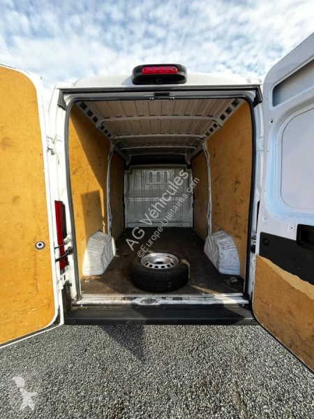 Véhicule utilitaire Peugeot L2H2 2,2L HDI