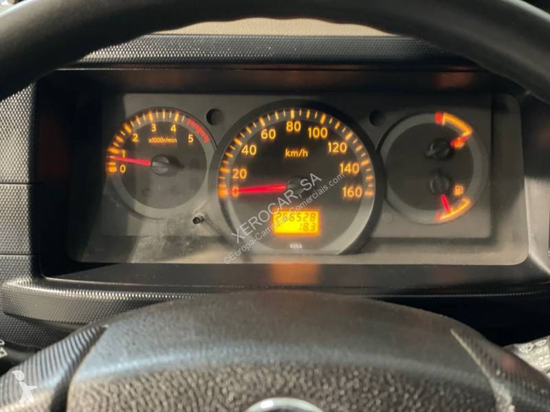 Véhicule utilitaire Nissan