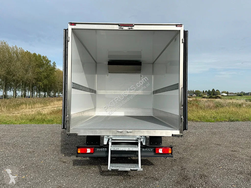 Autoutilitară Iveco 50C15 Refrigerated Truck (2...
