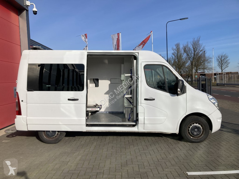 Furgoneta Renault T33 2.3 dCi L2H2 Ambulance...