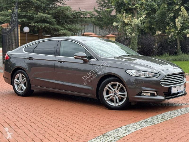 Véhicule utilitaire Ford