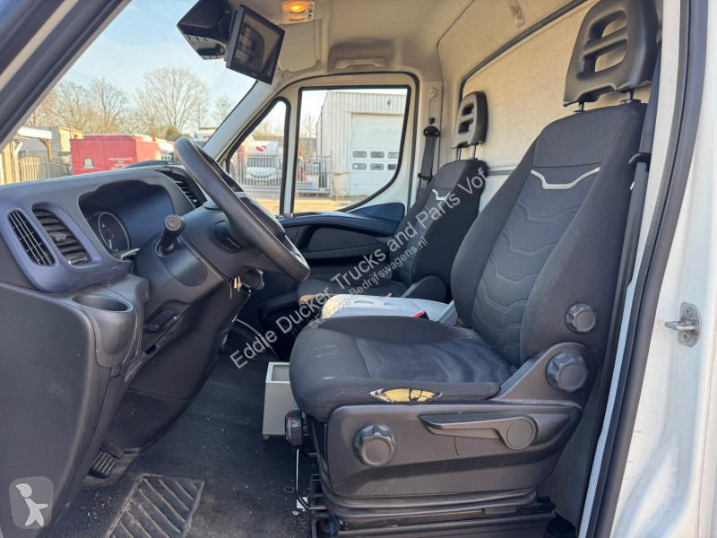 Autoutilitară Iveco 40-180 HI-MATIC EURO 6