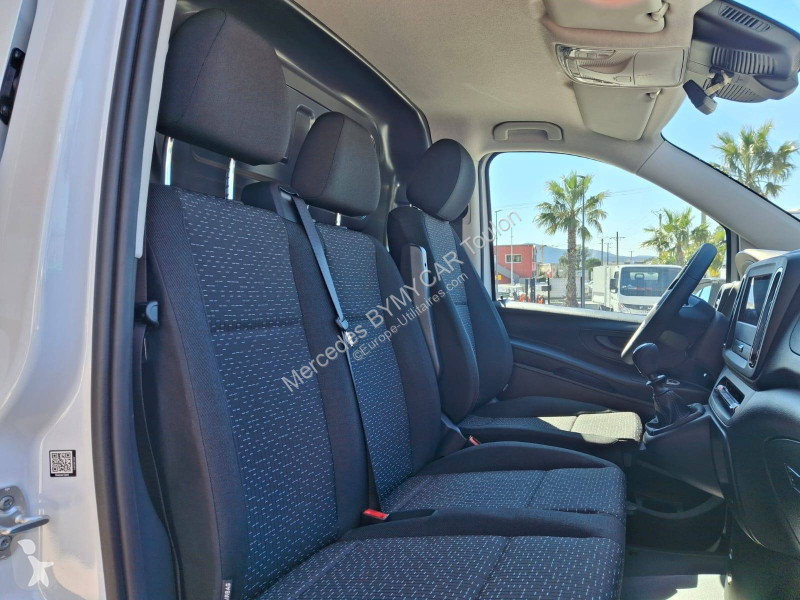 Véhicule utilitaire Mercedes VITO FOURGON 114...