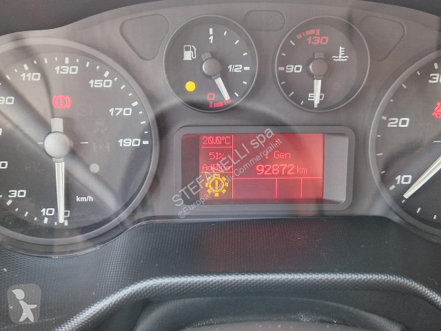 Veicolo commerciale Iveco DAILY 35C14H BOX
