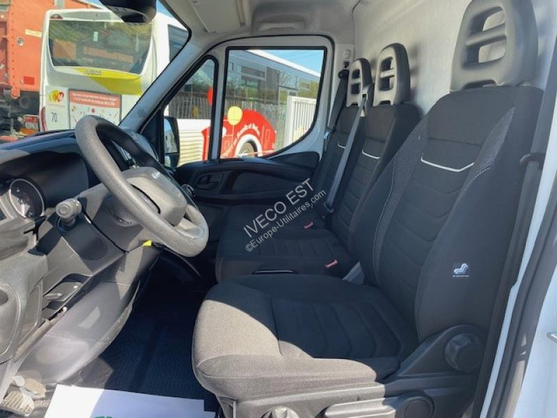 Véhicule utilitaire Iveco 35S Fg 35S18H V16 m3...