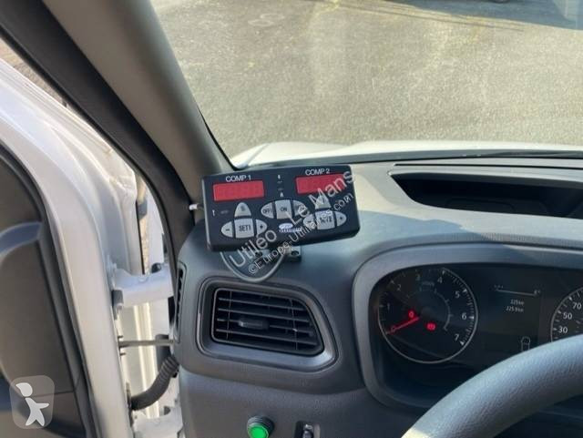 Véhicule utilitaire Nissan
