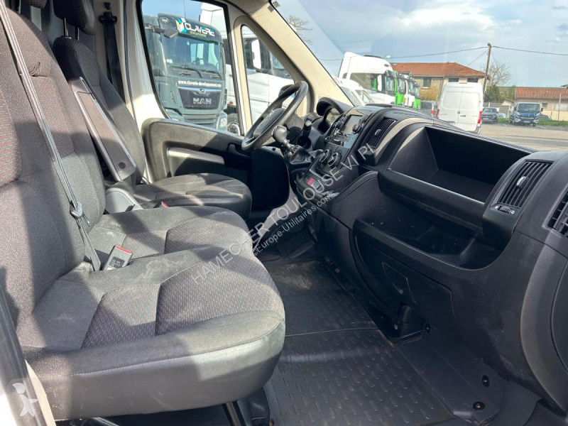 Véhicule utilitaire Citroën 35 L2H2 2.2 BlueHDi...