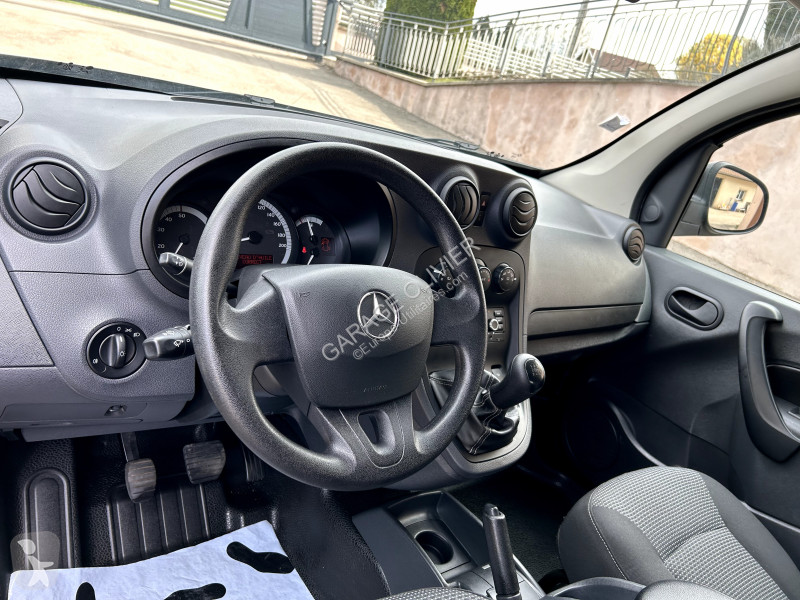 Véhicule utilitaire Mercedes Compact 109 1.5...
