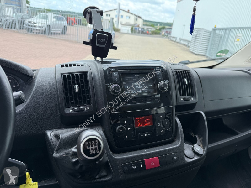 Véhicule utilitaire Peugeot Boxer 4x2 Doka...