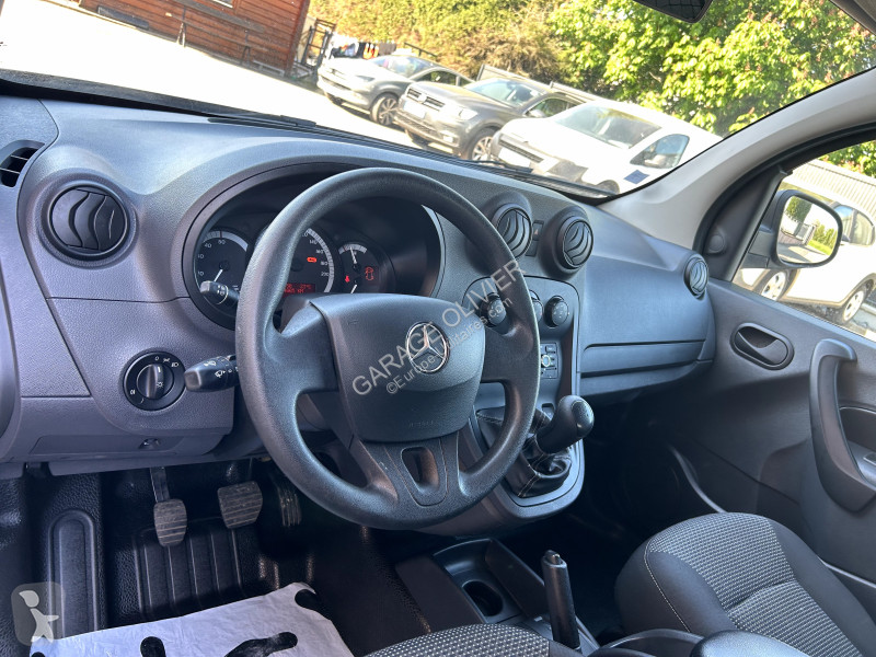 Véhicule utilitaire Mercedes Compact 109 1.5...
