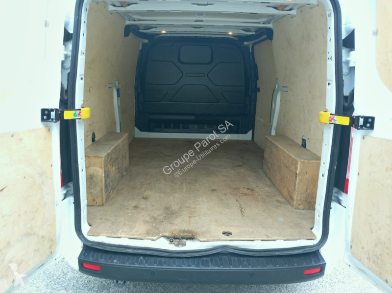 Véhicule utilitaire Ford 300 L2H1 2.0 EcoBlue...