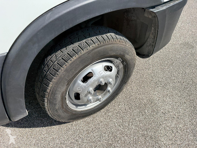 Furgoneta Iveco DAILY 35C14H BOX + SPONDA