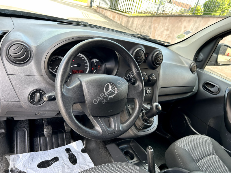 Véhicule utilitaire Mercedes Compact 109 1.5...