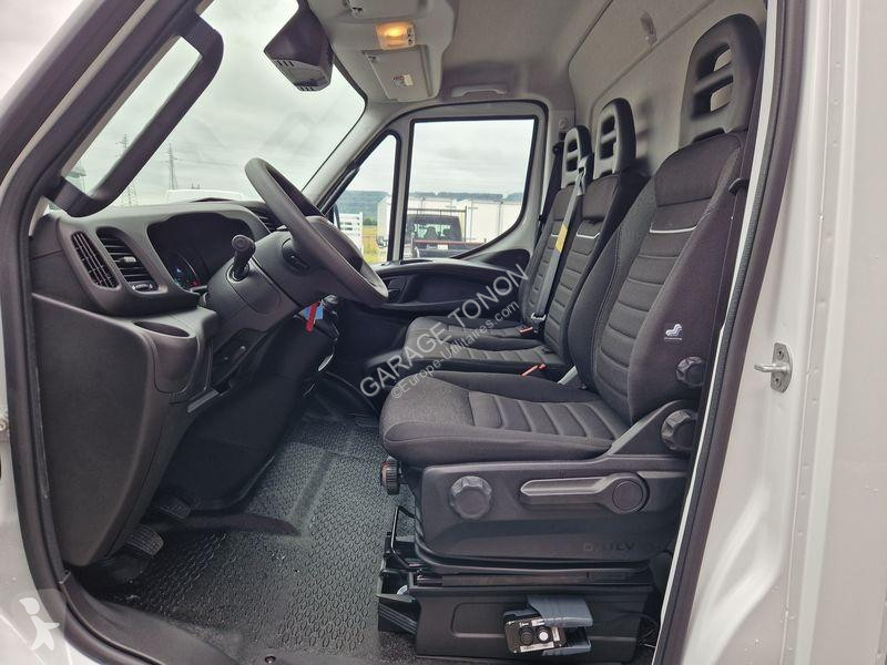 Véhicule utilitaire Iveco 35C16