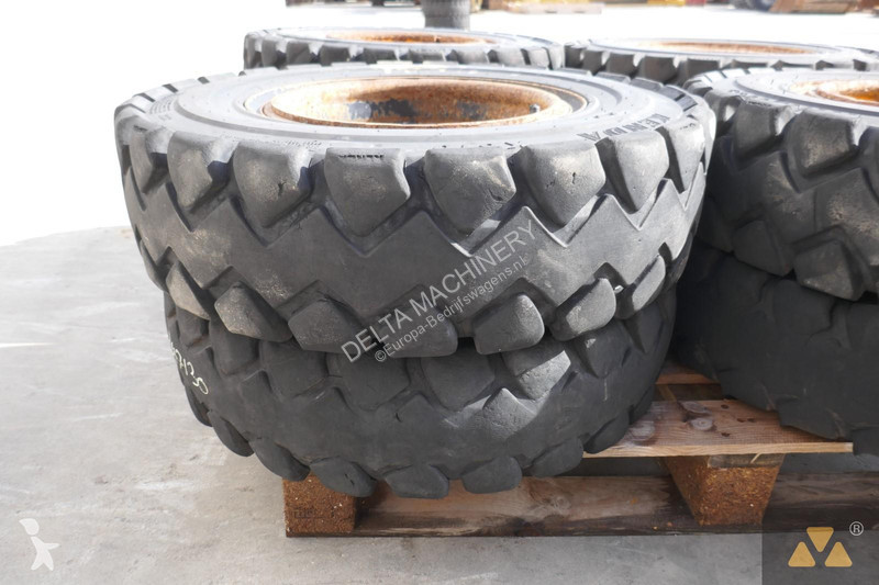 Veículo utilitário  7.50-15