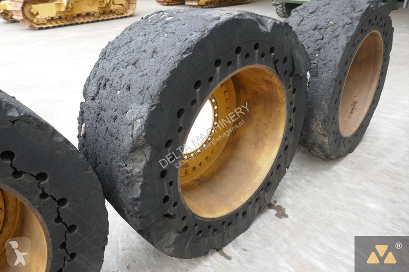 Autoutilitară Volvo L180 Cushion wheels